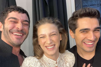 Mert Ramazan Demir, Serenay Sarıkaya ve Burak Deniz’in eğlenceli anları