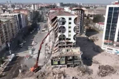 Galeria Sitesi'nin yıkılma nedeni kolon kesme zemin suyu ve çıkma balkon