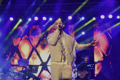 Ünlü şarkıcı Maher Zain en güzel ilahilerini Osmangazi Meydanı’nda söyledi