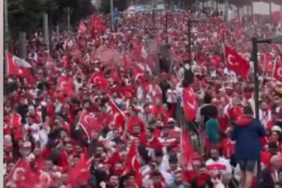 Almaya'da Berlin Olimpiyat Stadına yürüyüş başladı