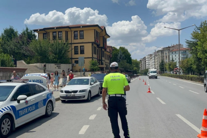 Eskişehir'de motosiklet sürücüleri polisleri canından bezdirdi