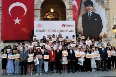 İstanbul Valisi Davut Gül, LGS Türkiye birincilerini ağırladı