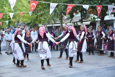 Letonyalı ve Makedon dansçılar Bursa'da sahne aldı