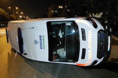 Samsun'da ambulans ile otomobilin çarpıştığı kazada 3 kişi yaralandı