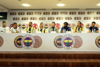 Fenerbahçe'den 7 futbolcu ile toplu imza töreni