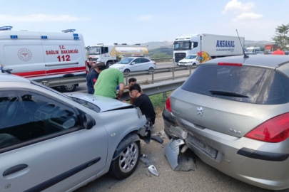 Bursa'da otoyolda 8 araçlı zincirleme trafik kazası