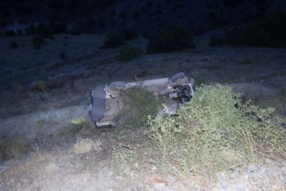 Elazığ'da terasa takılan otomobil uçuruma düşmekten kurtuldu: 7 yaralı