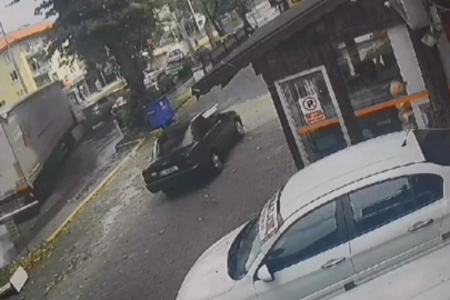 Kocaeli'de tırın otomobillerin arasına daldığı kaza kamerada: 3 yaralı
