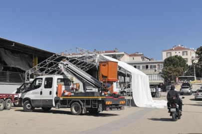 Bursa'da branda kurarken kafa üstü beton zemine düştü