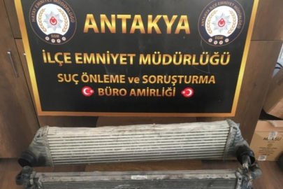 Aracın parçalarını çalan şahıs, çaldıklarıyla yakalandı