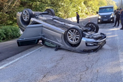 Bolu'da kiralık otomobille kaza yaptılar: 3 yaralı