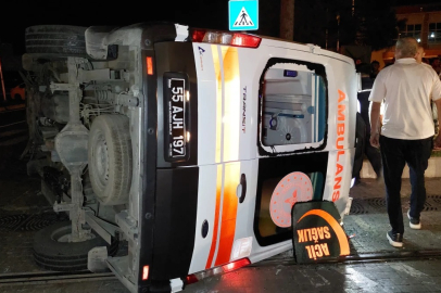 Samsun'da ambulansla tramvay çarpıştı