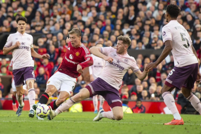 Manchester United, geriye düştüğü maçta 3 puan almayı bildi