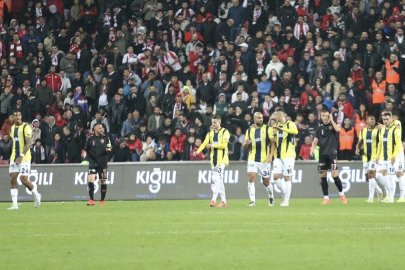 Fenerbahçe ile Galatasaray arasında puan farkı 8'e yükseldi