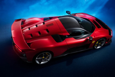 Ferrari 3,9 milyon dolarlık amiral gemisi süper otomobilini tanıttı