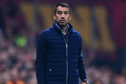 Giovanni van Bronckhorst: Galatasaray'ın kırmızı kart yememesi inanılmaz