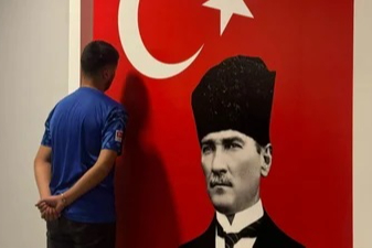 Antalya'da Atatürk görseline saldıran yabancı uyruklu zanlı tutuklandı