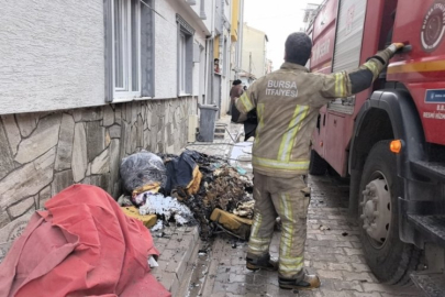 Yanan evden 2 çocuğu itfaiye ekipleri kurtardı