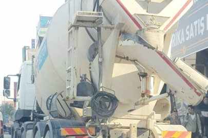 Bursa'da beton mikseri sürücüleri çileden çıkardı! Çimento dökerek yoluna devam etti