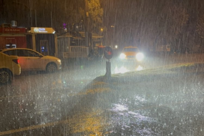 Edirne'de sağanak yağış ve lodos hayatı felç etti!