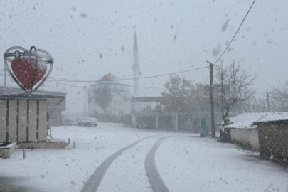 Kar yağışı Bursa'yı etkisi altına aldı