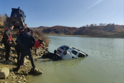 Sulama göletine düşen araç 2 saatlik çalışmayla kurtarıldı