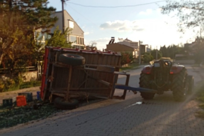 Balıkesir Erdek'te Trafik Kazası: Traktör römorku devrildi, 5 kişi yaralandı