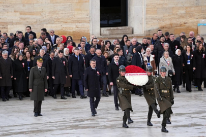 Milli Eğitim Bakanı Yusuf Tekin, tüm illerden gelen öğretmenlerle Anıtkabir'i ziyaret etti