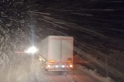 Antalya-Konya karayolu yoğun kar sebebiyle tırların geçişine kapatıldı