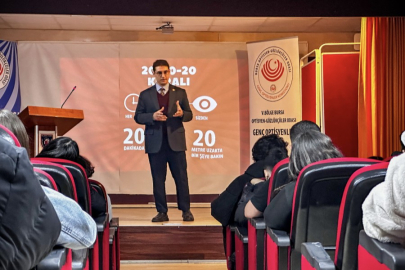 Bursa'da liselilere göz sağlığı semineri