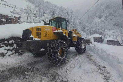 Rize’de kar nedeniyle mahsur kalan 7 kişi kurtarıldı