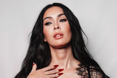 Dördüncü çocuğuna hamile! Megan Fox'tan karnı burnunda transparan poz