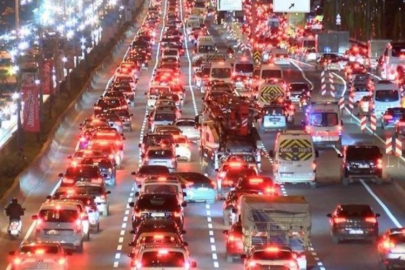 İstanbul'da iş çıkış saatlerinde trafik yoğunluğu yüzde 81'e ulaştı