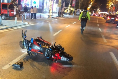 İstanbul Kadıköy'de "dur" ihtarına uymayarak polise çarpan sürücü tutuklandı