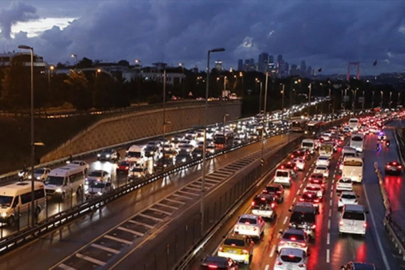 İstanbul'da yağmur sonrası trafik kilitlendi