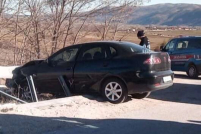 Kocaeli'de TEM Otoyolu’nda otomobil bariyere çarptı: 1 yaralı