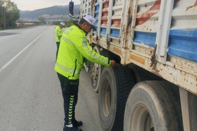 Bursa'da trafik ekiplerinden araç sürücülerine kış lastiği uyarısı!