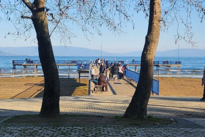 Bursa'da yılbaşı tatilinde güneşi gören, İznik Gölü kenarına akın etti!