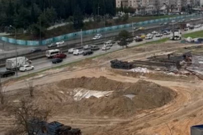 Bursa'da yağmur trafiği kilitledi