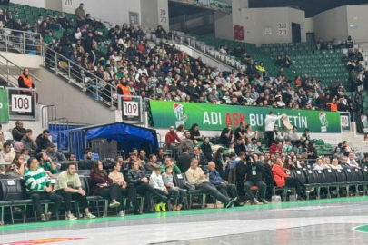 Bursaspor taraftarları basketbolda da takımlarının yanında