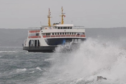 Çanakkale'de feribot seferlerine fırtına engeli