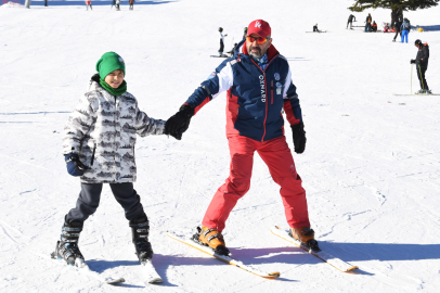 Osmangazi’deki çocuklar kayak yapmayı öğreniyor