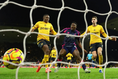 Nottingham Forest, Vitor Pereira'nın takımını 3-0 yendi