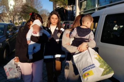 Kadın hırsızlar kucaklarında çocuklarıyla cezaevine gönderildiler