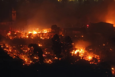 Los Angeles'ta yangın nedeniyle yaklaşık 33 bin kişi tahliye ediliyor