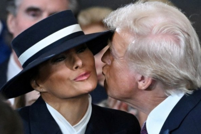 Melania'nın kıyafeti, Trump'ın eşini öpmesini engelledi