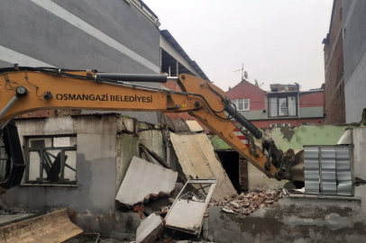 Osmangazi’de 100 metruk bina yıkıldı