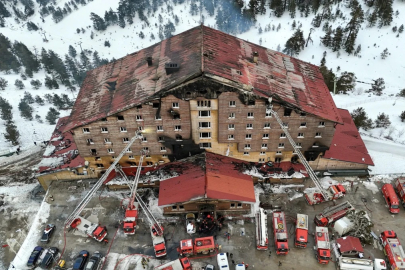 Bolu'daki otel yangınının ortasında kalan adamın çaresiz halleri