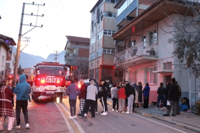 Denizli'de evde çıkan yangında çocuklarını kurtaran anne hayatını kaybetti