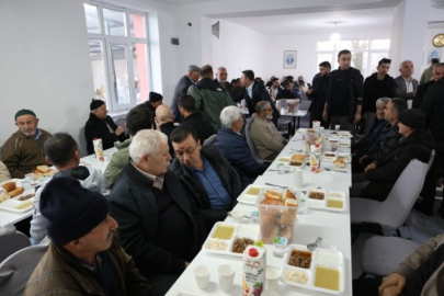 Bu köyde iftar vakti evlerde yemek pişirmek yasaklandı